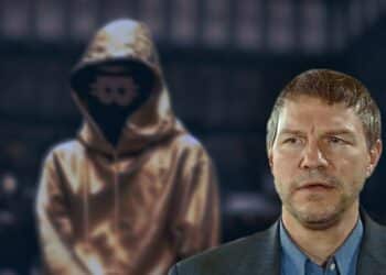 Nick Szabo con imagen de satoshi nakamoto en el fondo