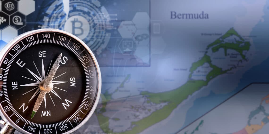 brujula señalando sur con mapa de Bermuda junto a logo de bitcoin interconectado en el fondo