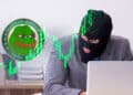 Criptomoneda PEPE, gráfico verde y ladrón.