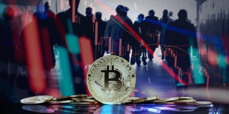 moneda de bitcoin con grafico de precio y personas alejandose en el fondo.