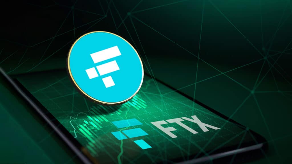 Token FTT en alza y logo de FTX.