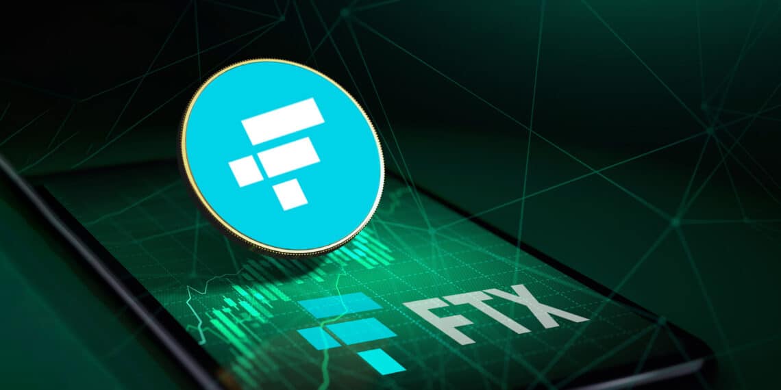 Token FTT en alza y logo de FTX.