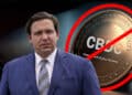 Gobernador de florida junto a CBDC y símbolo de prohibido.