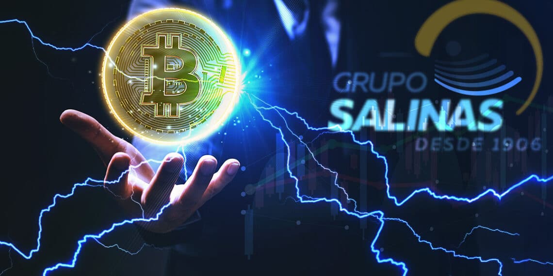 empresario sosteniendo moneda de bitcoin flotando entre relampagos junto a logotipo de Grupo Salinas