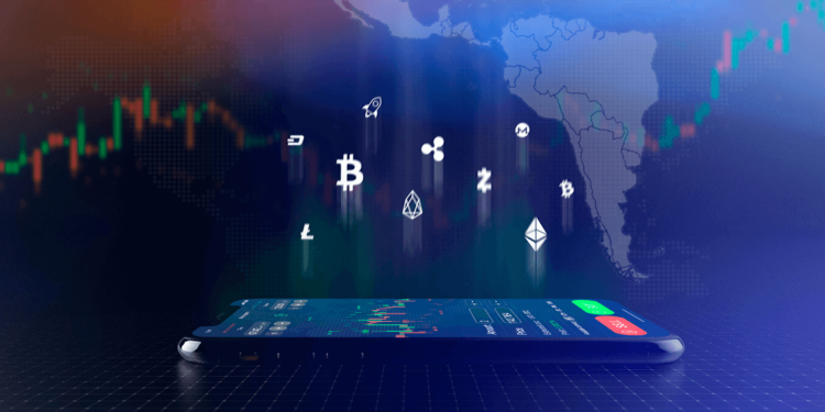 celular con criptomonedas junto a mapa de Latinoamerica.
