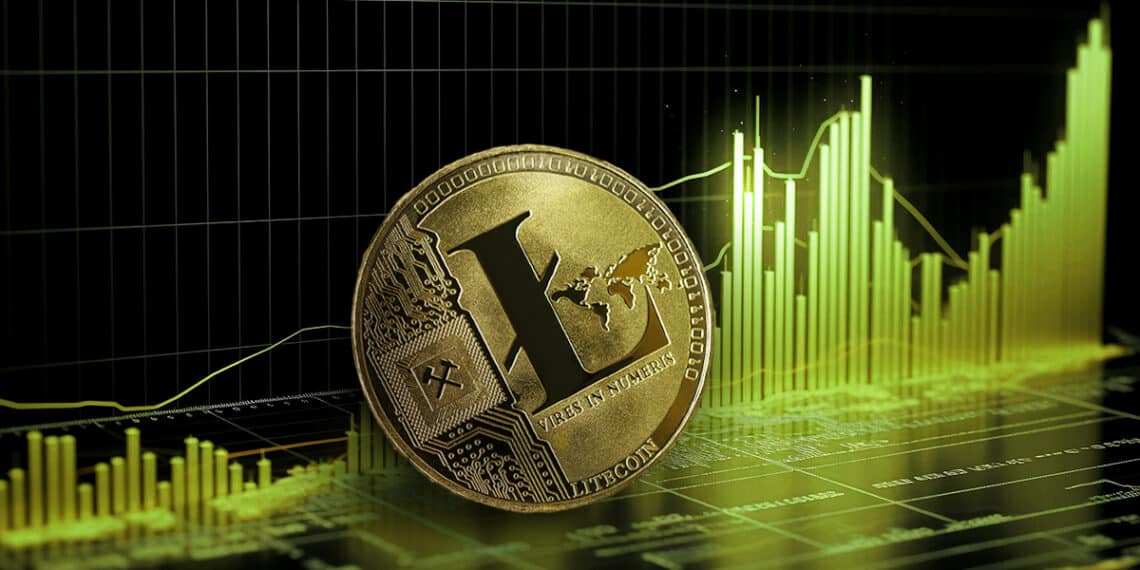 moneda de litecoin sobre superficie con grafico de precio en alza en el fondo