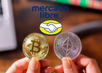 Bitcoin y ether junto a logo de mercado libre.