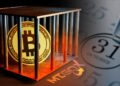 moneda de bitcoin dentro de jaula con logo de MTGox en el suelo junto a calendario con 31 de octubre señalado