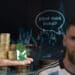 mano ofreciendo monedas con logo de PEPE junto a Lionel Messi con graficos de precio en alza en el fondo