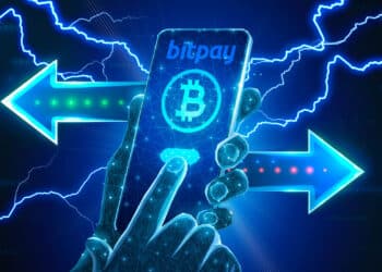 Pagos con bitcoin en bitpay y lightning de fondo.