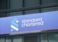 Letrero de Standard Chartered.