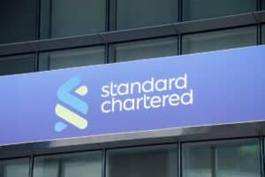 Letrero de Standard Chartered.