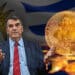 Tim Draper junto a moneda de bitcoin con bandera de Uruguay en el fondo