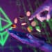 Ethereum y tokens saliendo de un celular.