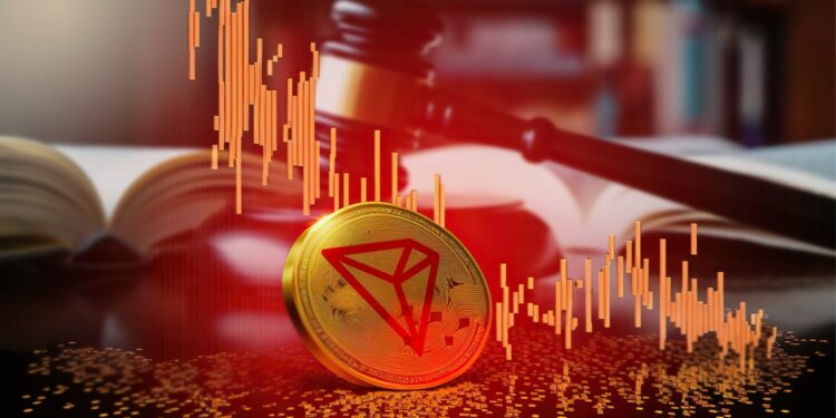 moneda de Tron con grafico de precio bajista y martillo de juez en el fondo