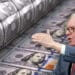 warren Buffett con impresion de dolares en el fondo