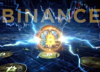 moneda de bitcoin entre relampagos sobre red digital con monedas de bitcoin, grafico de precio en pantallas en el fondo con logo de Binance