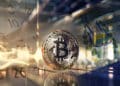 moneda de bitcoin sobre plataforma con calendario pasando hojas y bandera de El Salvador en el fondo