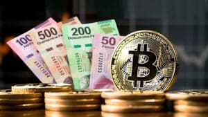 Bitcoin y pesos mexicanos.