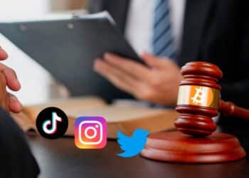 Logo de tik tok, instagram y twitter junto a martillo de ley y bitcoin.