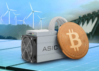 moneda de bitcoin apoyada en minero asic sobre paneles de energía solar con turbinas eolicas y represa de agua en el fondo