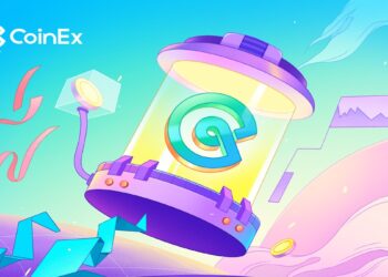 Logo de CoinEx sobre un farol.