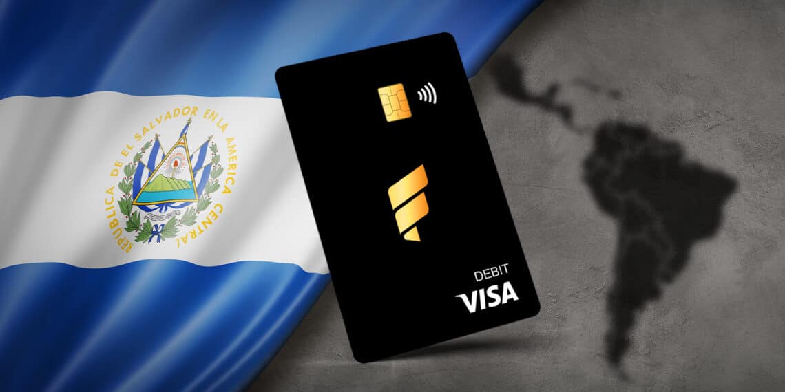 Tarjeta VISA, bandera de El Salvador y mapa de Latinoamérica.