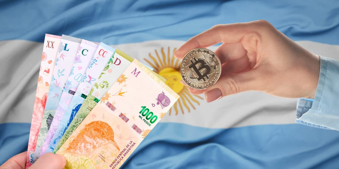 Pesos argentinos y bitcoin.