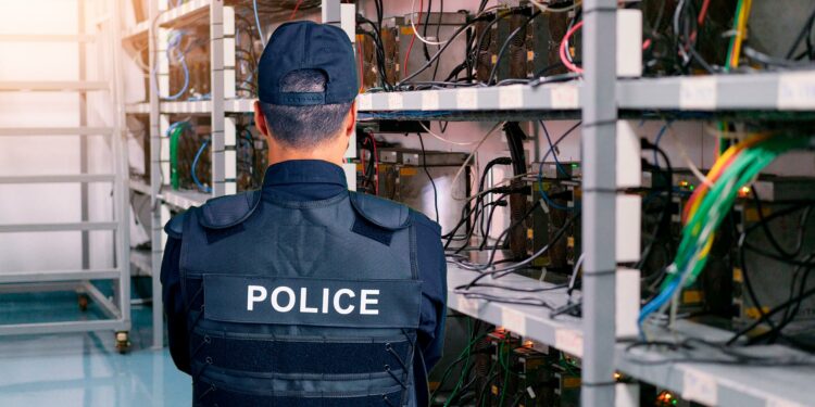 Policía y mineros de bitcoin.