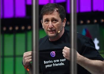 Alex Mashinsky detrás de rejas