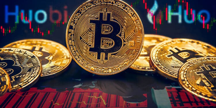 monedas de bitcoin sobre superficie de cristal reflejando personas en crisis de mercado con graficos de precio y logo de Huobi en el fondo