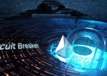 logo de ethereum surgiendo junto a candado en plataforma digital con hacker entre codigo en el fondo