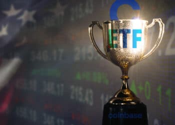 trofeo de ETF con logo de coinbase en base con grafico de precio y bandera de los estados unidos en el fondo