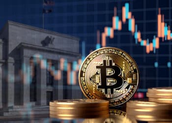 moneda de bitcoin con imagen de la reserva federal y grafico de precio en el fondo