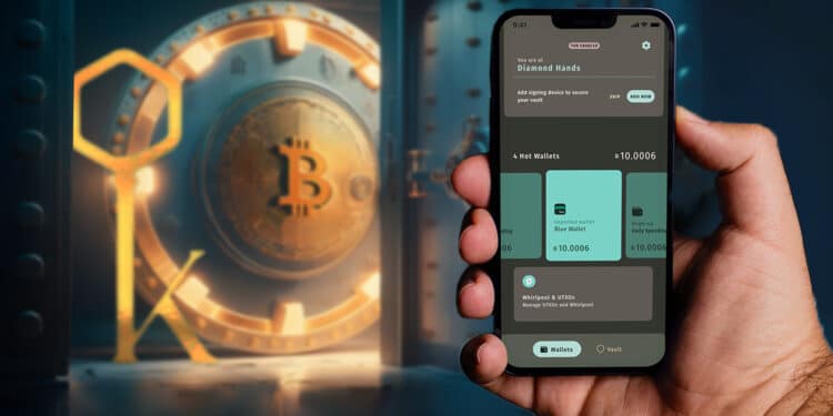 mano sosteniendo telefono movil con wallet bitcoin keeper en pantalla con boveda de bitcoin cerrada junto a logo de bitcoin keeper en el fondo