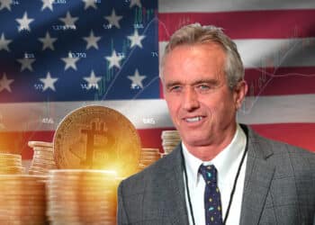 Robert F. Kennedy Jr., bandera de EE.UU. y bitcoin.