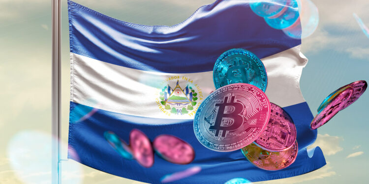 Bitcoin y bandera de El Salvador.