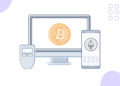 Una pantalla con un bitcoin, un móvil con un ethereum y una figura de trezor para simular las wallets de Bitcoin.