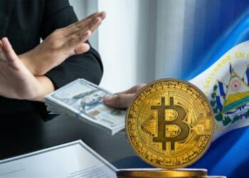 Bitcoin, bandera de El Salvador y hombre rechazando dolares.