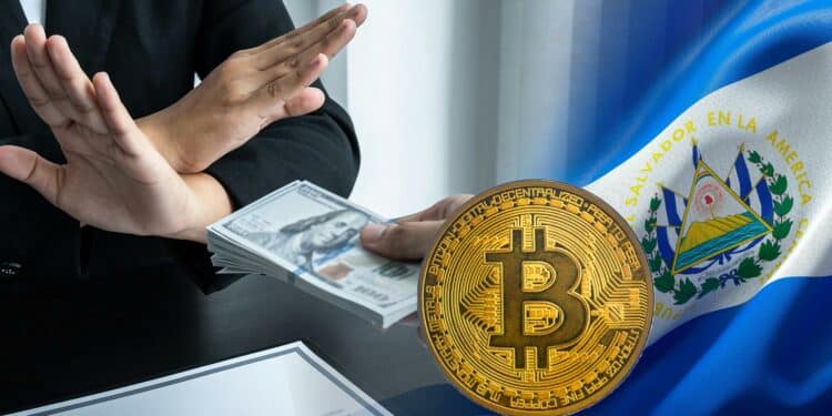 Bitcoin, bandera de El Salvador y hombre rechazando dolares.