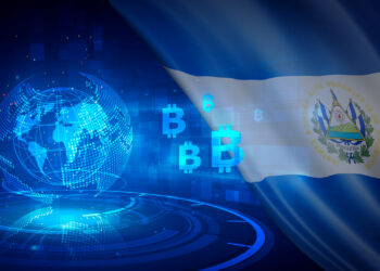 Bandera de El Salvador y remesas de bitcoin.