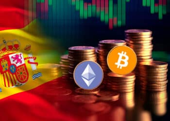 El modelo de declaración 721 se aprobó este 29 de julio. Criptomonedas bitcoin, ethereum y bandera de España.