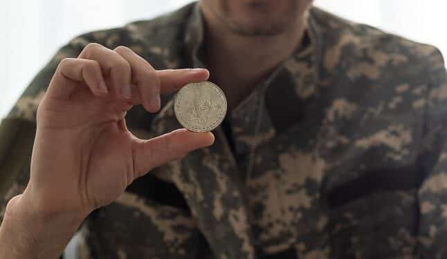 El libro Softwar presenta posibles usos militares para Bitcoin. Fuente: stock.adobe.com