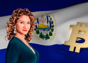 Monica Taher, bitcoin y bandera de El Salvador.