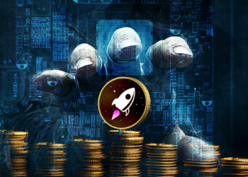 moneda de RocketSwap sobre monedas apiladas con mano de hacker acechando detrás