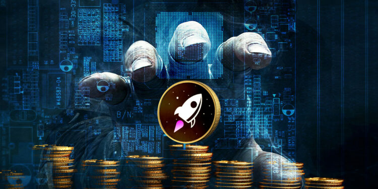 moneda de RocketSwap sobre monedas apiladas con mano de hacker acechando detrás