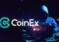 logo de CoinEx y hacker con laptop en mano.