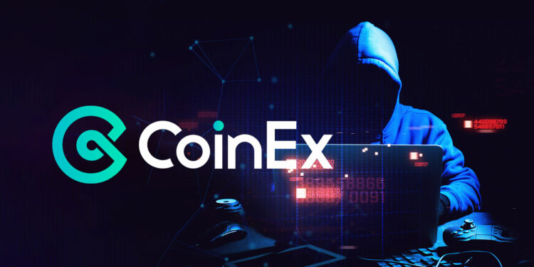 logo de CoinEx y hacker con laptop en mano.