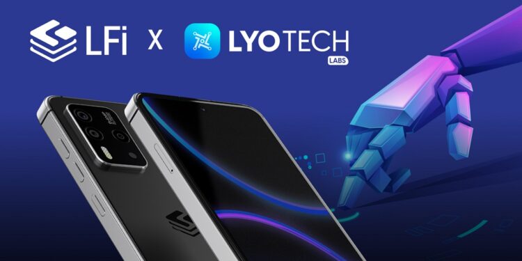 Un par de teléfonos inteligentes y una mano robótica tocando al de más arriba.