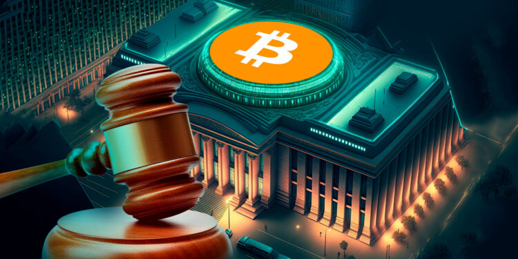 Banco, bitcoin y martillo regulador.